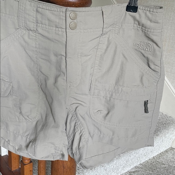 The North Face TNF Paramount Porter Trail Women's Khaki Shorts - Picture 3 of 11